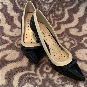 Black and cream Anne Klein Iflex heels